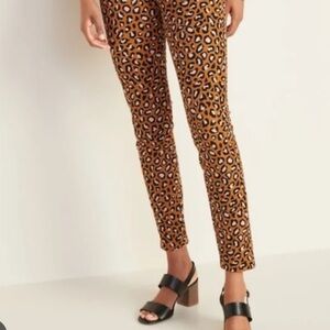 Old Navy Pixie Ankle Animal Print Leopard size 6